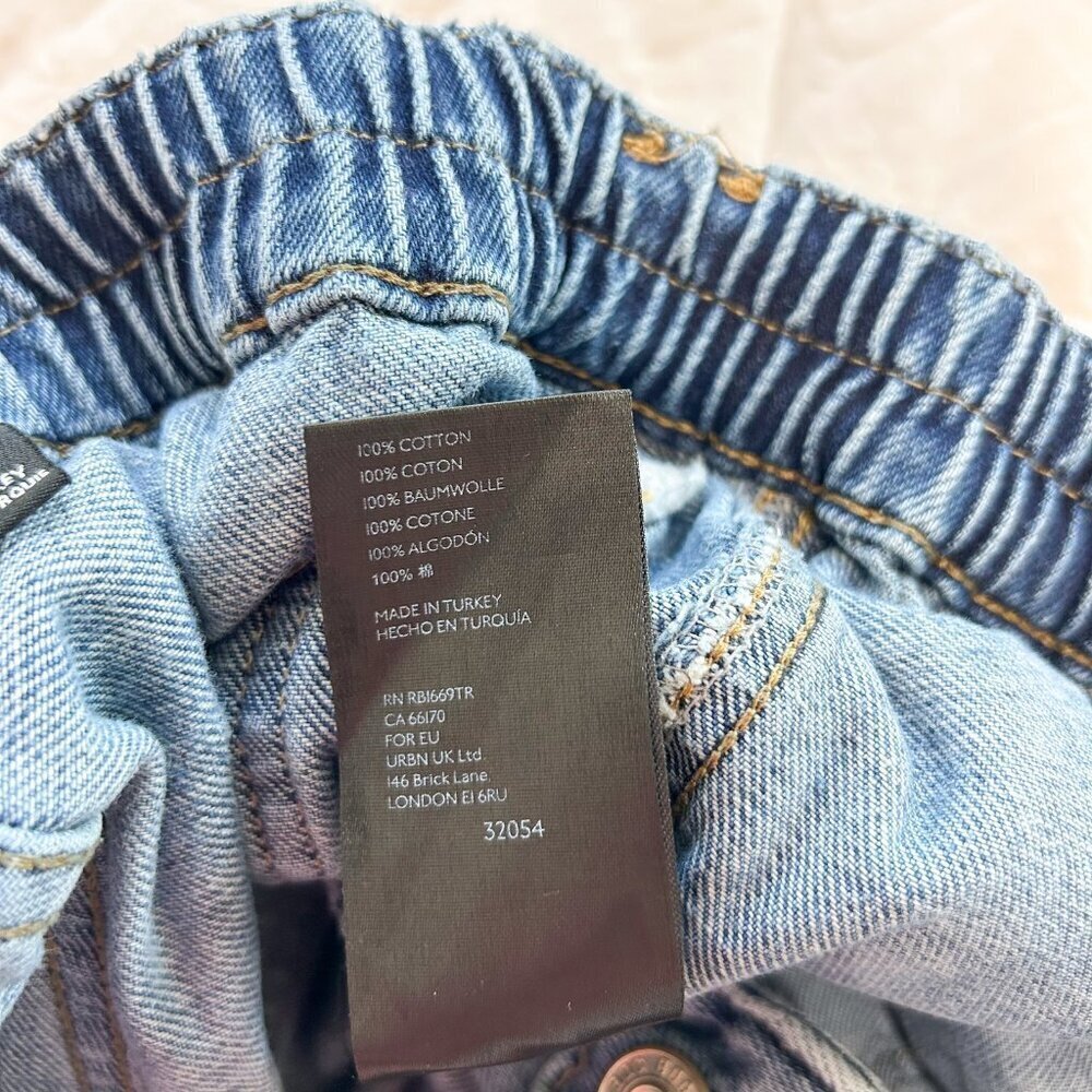 NWOT Urban Outfitters BDG Skate Jean Shorts Blue Denim Cargo Style Sz 27 - Picture 4 of 6